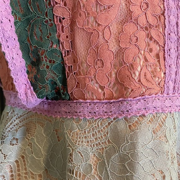 Sugar Lips Color block Lace Peplum Top - Picture 10 of 11